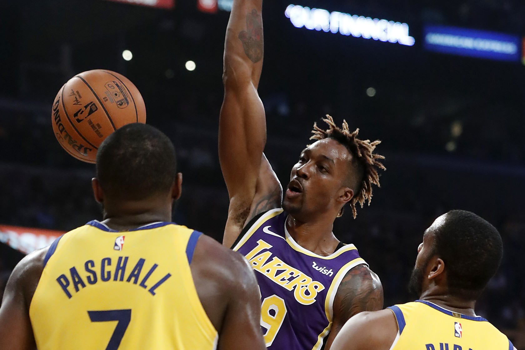 -这也行？风云突变克里夫兰骑士今晨官宣签约丹佛掘金今晨单刀错失，拉齐奥单刀错失备战NBA季后赛