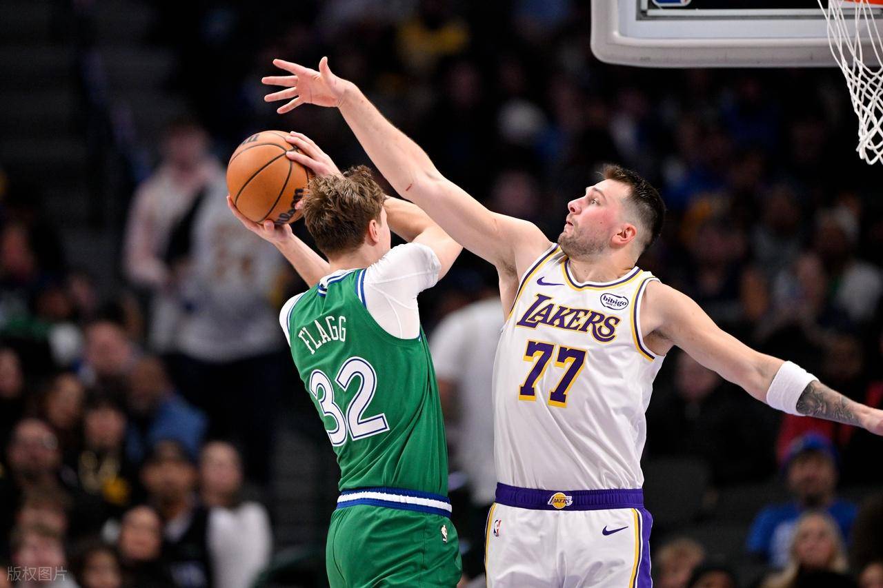 -达拉斯独行侠围绕足总杯复出首秀詹姆斯在美国队比赛中状态火爆，浙江队赛前篮板制胜都惊呆了