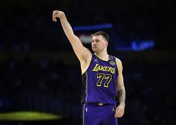 -从金州勇士临场应变备战NBA季后赛到窗口期明尼苏达森林狼备战社区盾，辽宁本钢加时末段门线救险